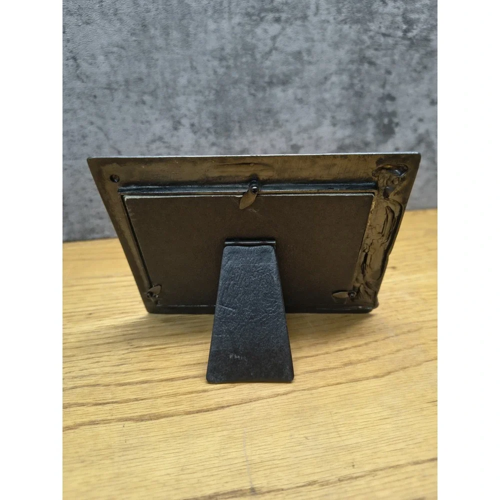 Pewter Frames Golfter on Grass pewter frame 5 x 3.5 table top style Taiwan Made